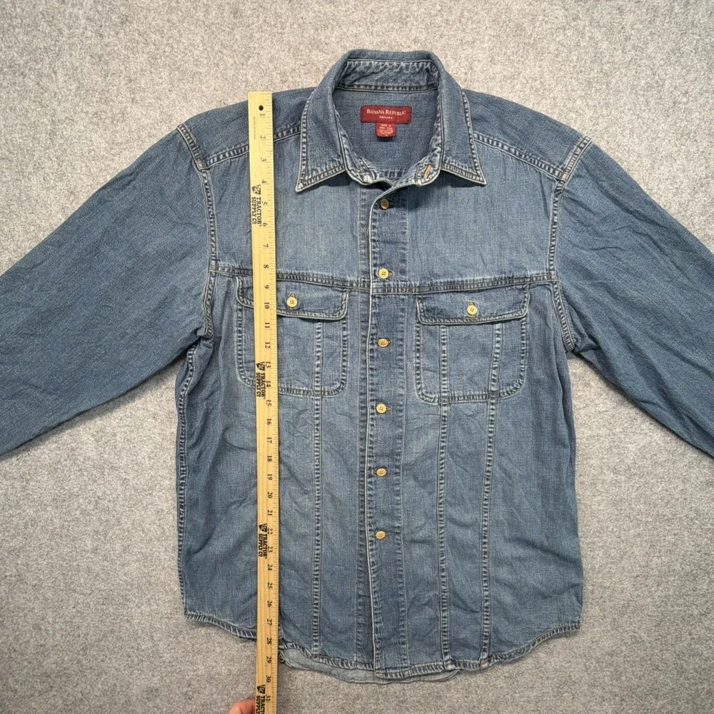 Vintage Banana Republic Men's Button Up Denim Shirt Size Medium Western 90s